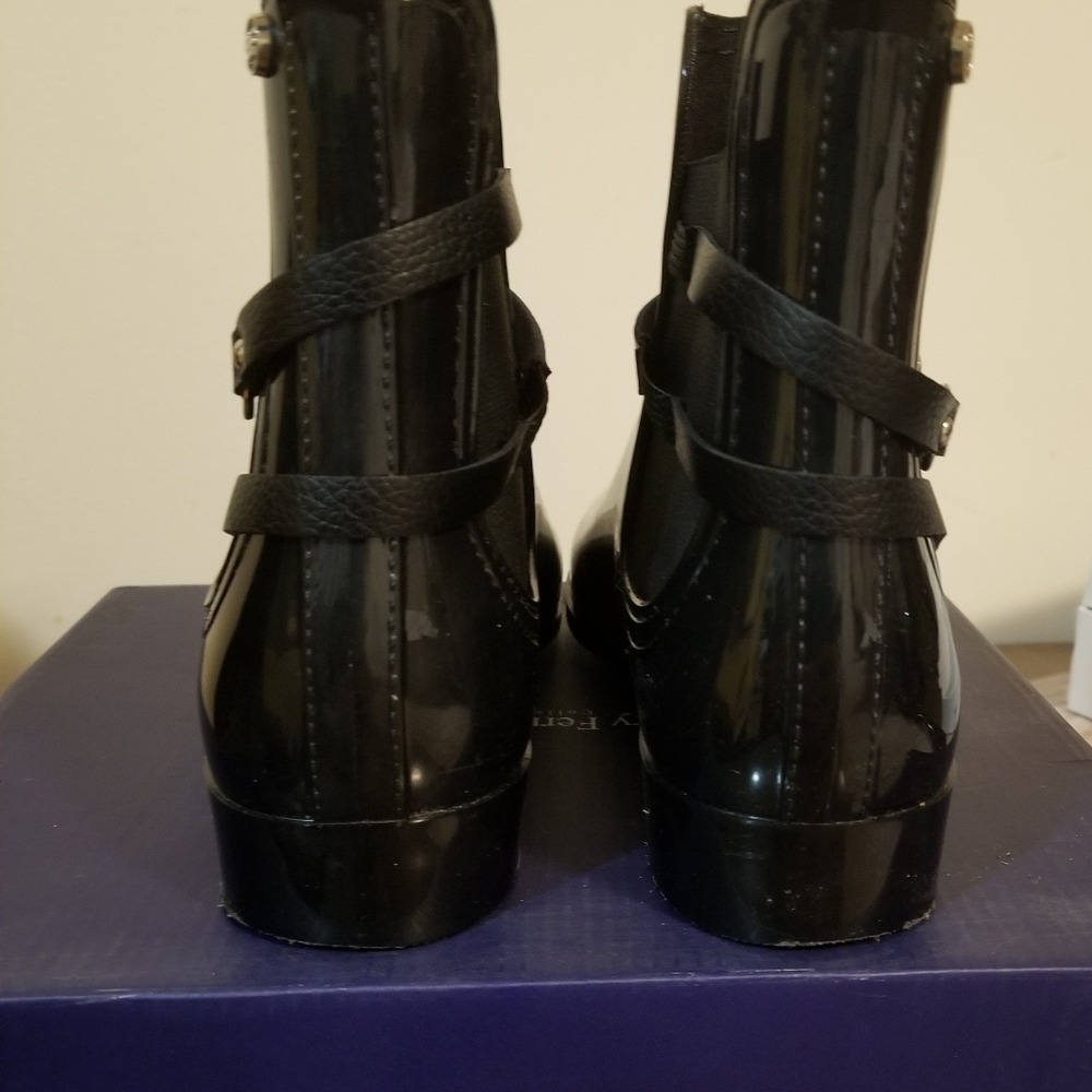 Rainboots - Picture 3 of 4